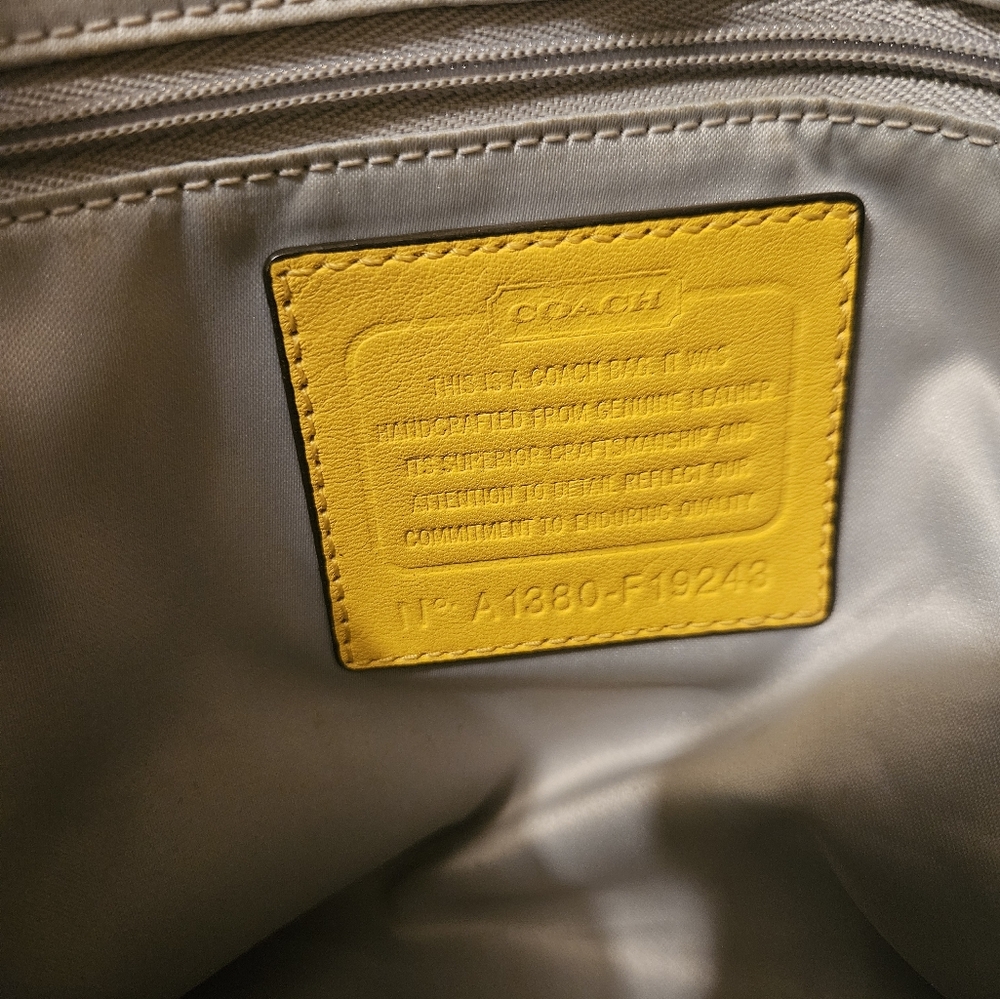 Coach purse - Picture 2 of 4